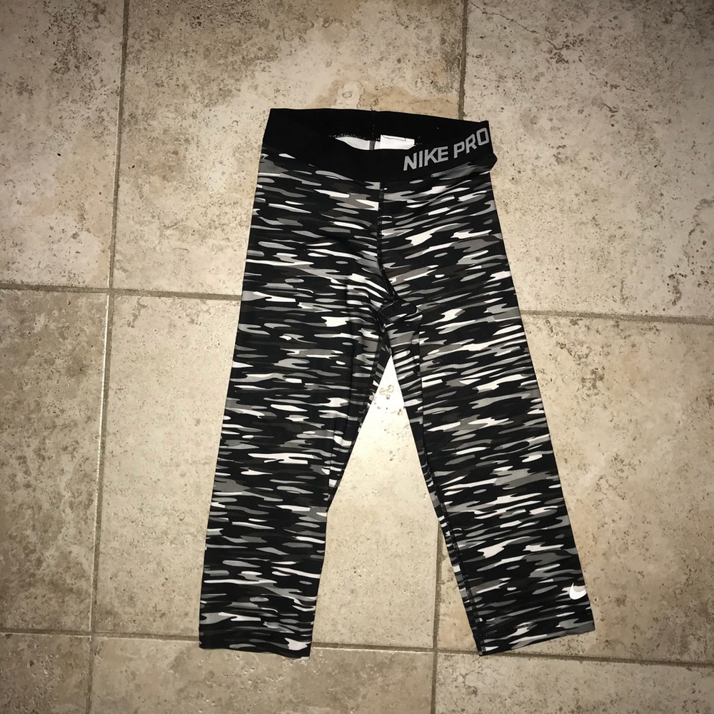 Nike pro cropped leggings